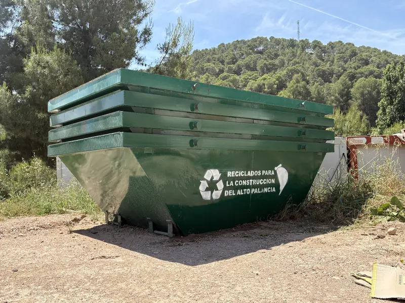Contenedores de obra de Reciclados Alto Palancia
